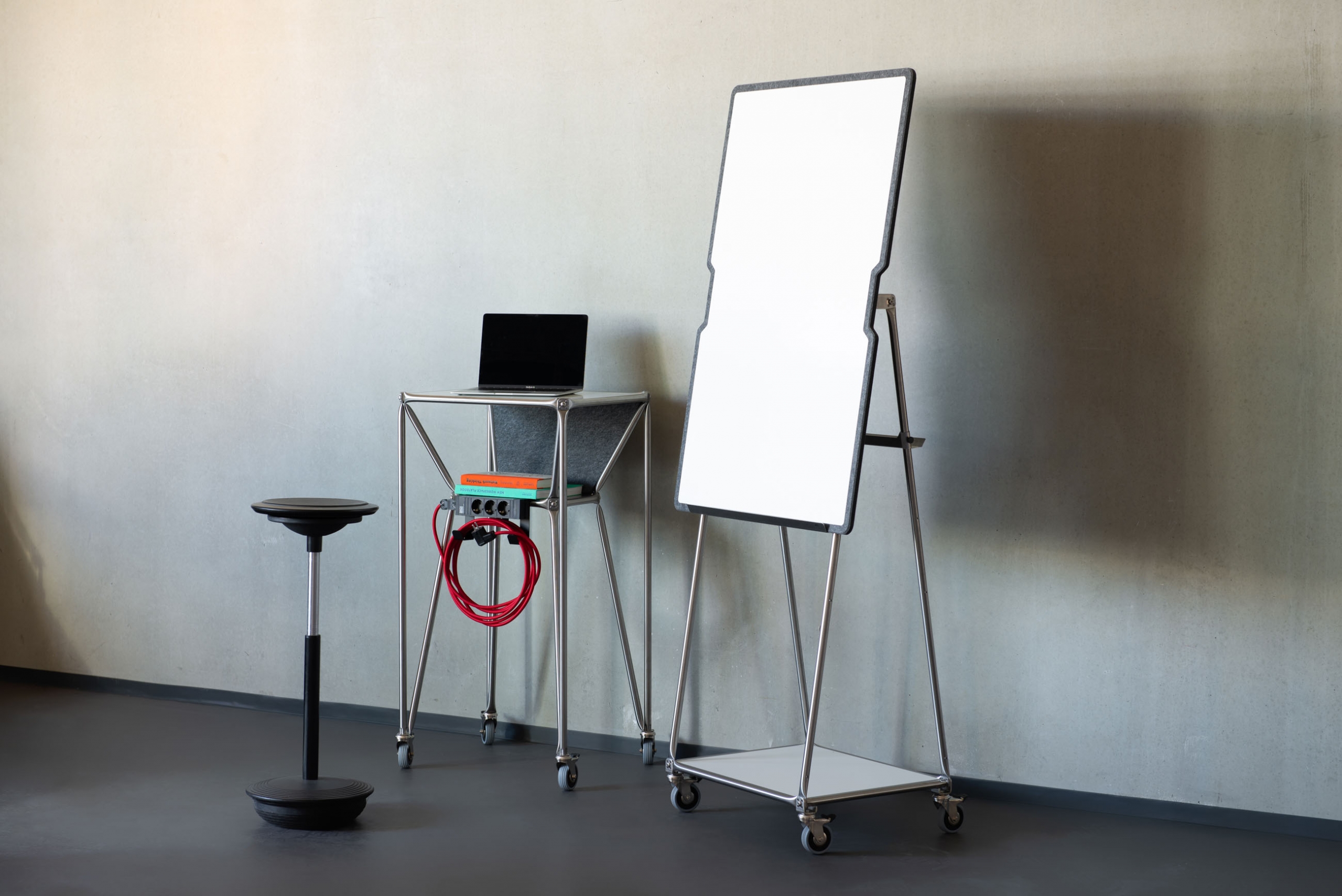 System180_SpeakerDesk_FlexBoard_Gestell_1-scaled.jpg